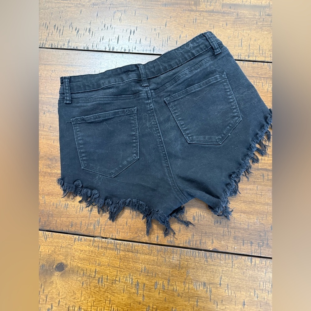 KanCan Women's Black Frayed Denim Shorts - Picture 6 of 8